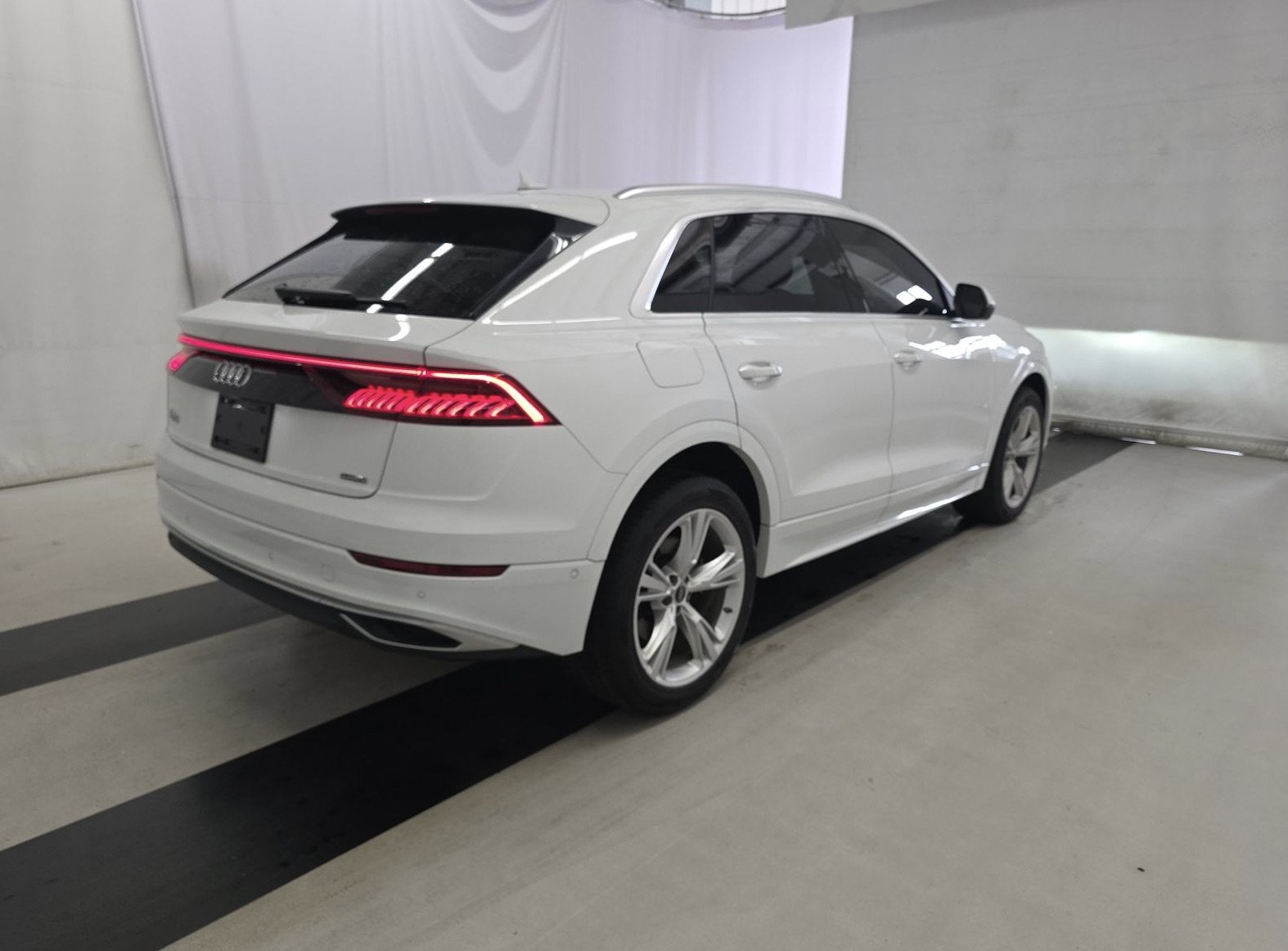 Used 2023 Audi Q8 Premium w/ Convenience Package AWD/4WD image 4