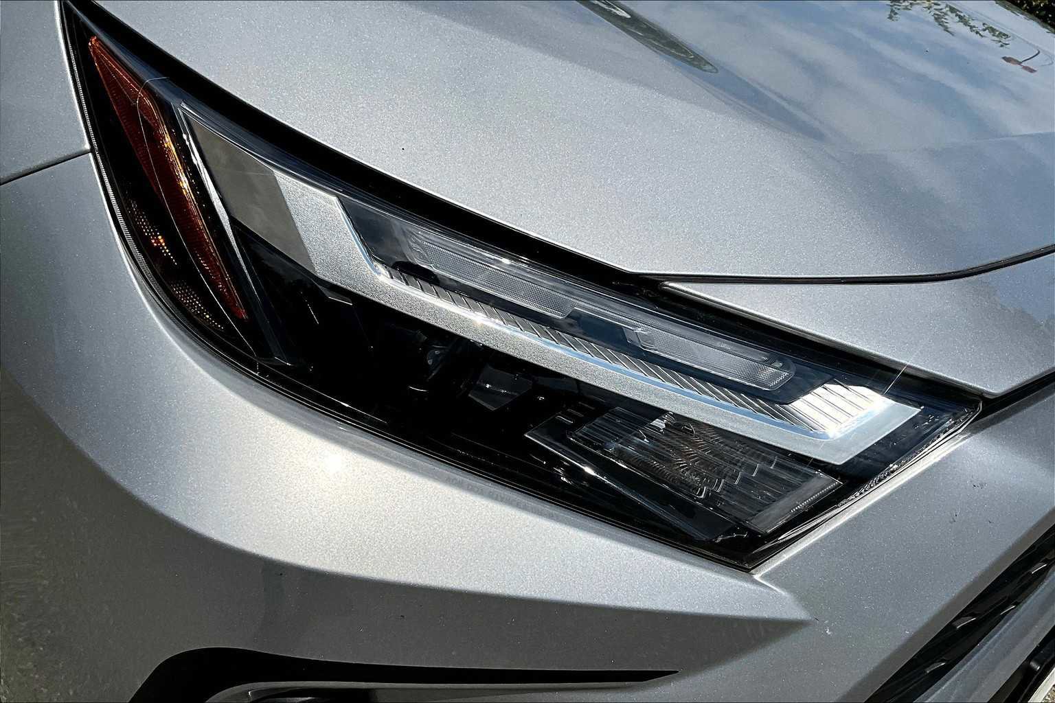 Used 2022 Toyota RAV4 XLE AWD/4WD image 46