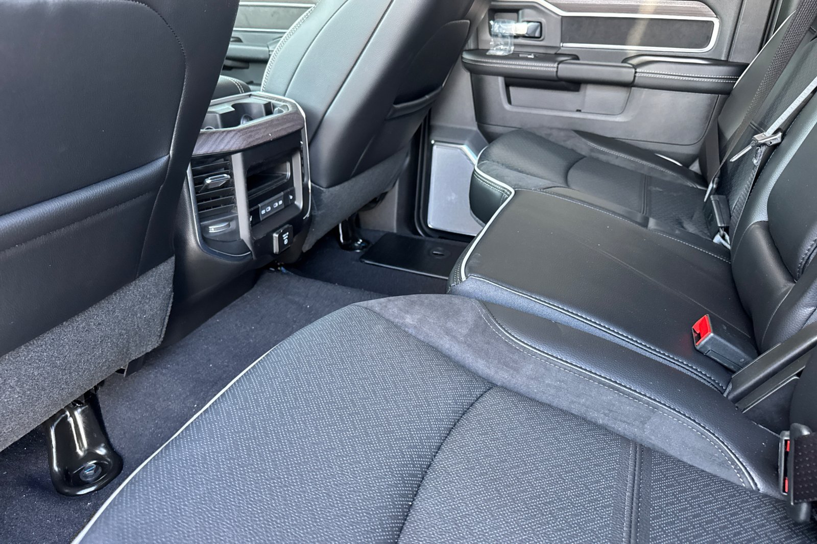 New 2026 RAM 3500 Laramie AWD/4WD image 11