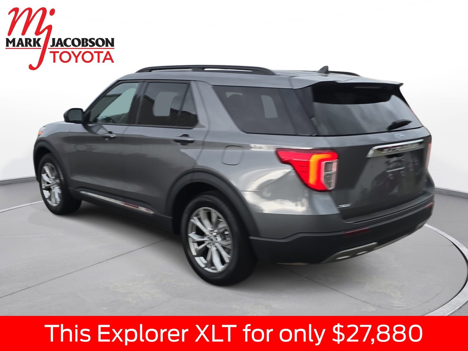 Used 2023 Ford Explorer XLT w/ Equipment Group 202A RWD image 14