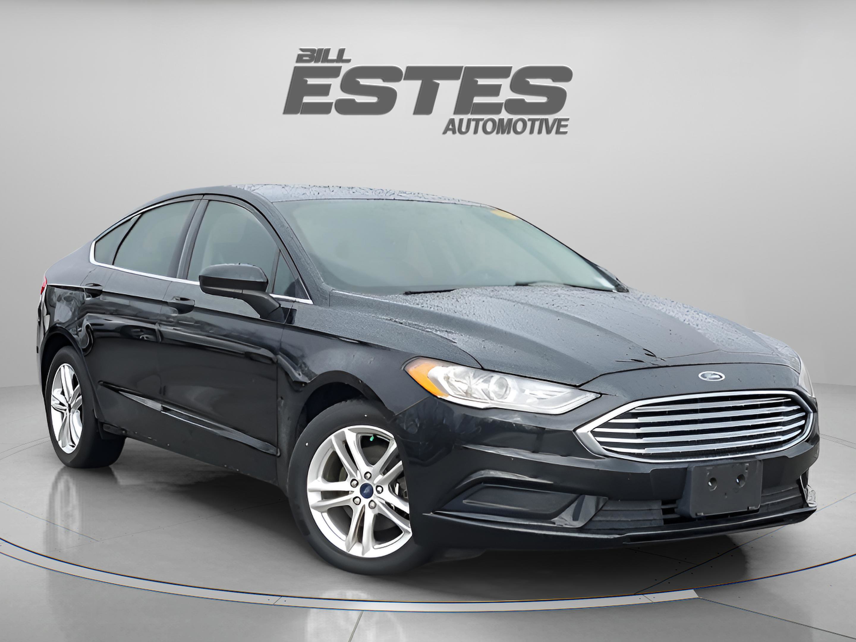 Used 2018 Ford Fusion SE w/ Fusion SE Technology Package FWD image 5