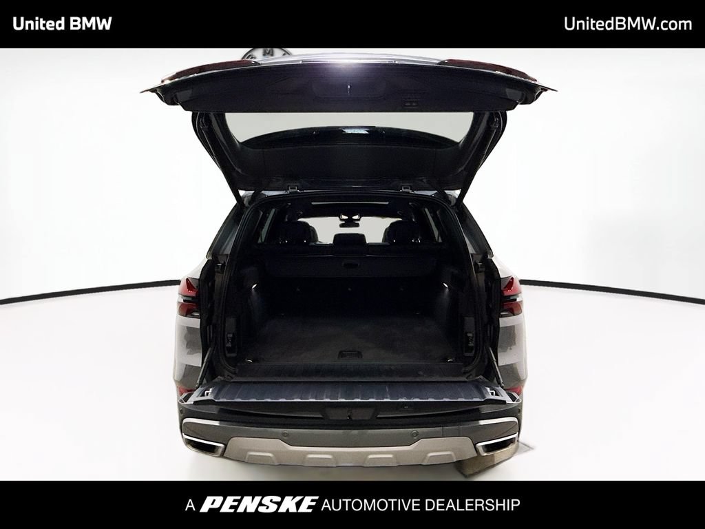 Used 2024 BMW X5 xDrive40i w/ Parking Assistance Package AWD/4WD image 14