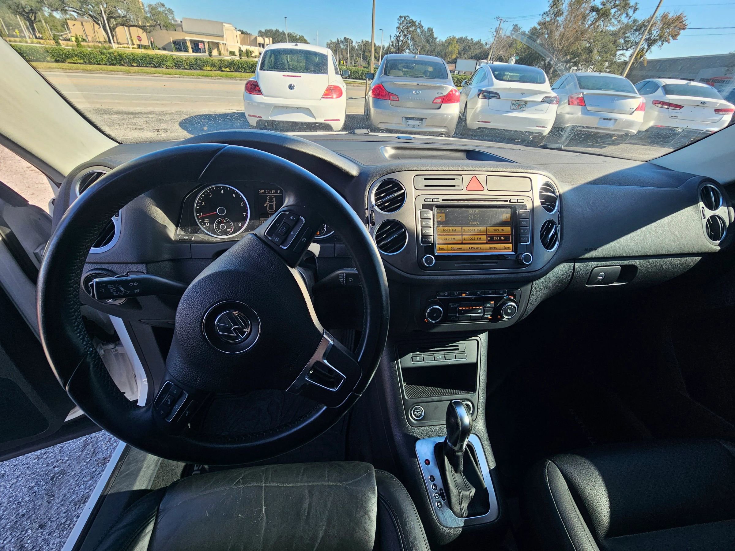 Used 2011 Volkswagen Tiguan SEL image 10