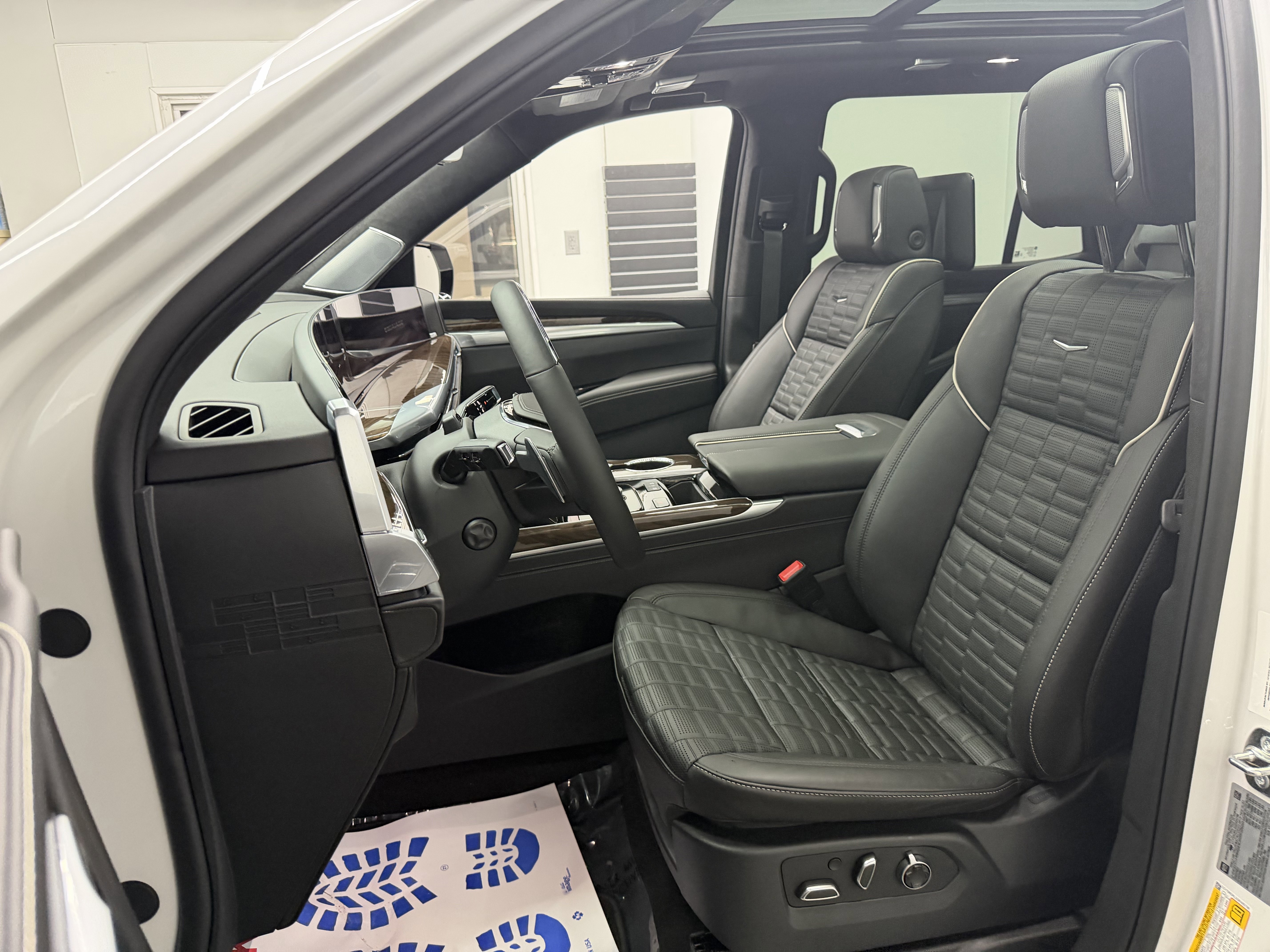 Used 2025 Cadillac Escalade Sport Platinum w/ LPO, ONYX Package image 14