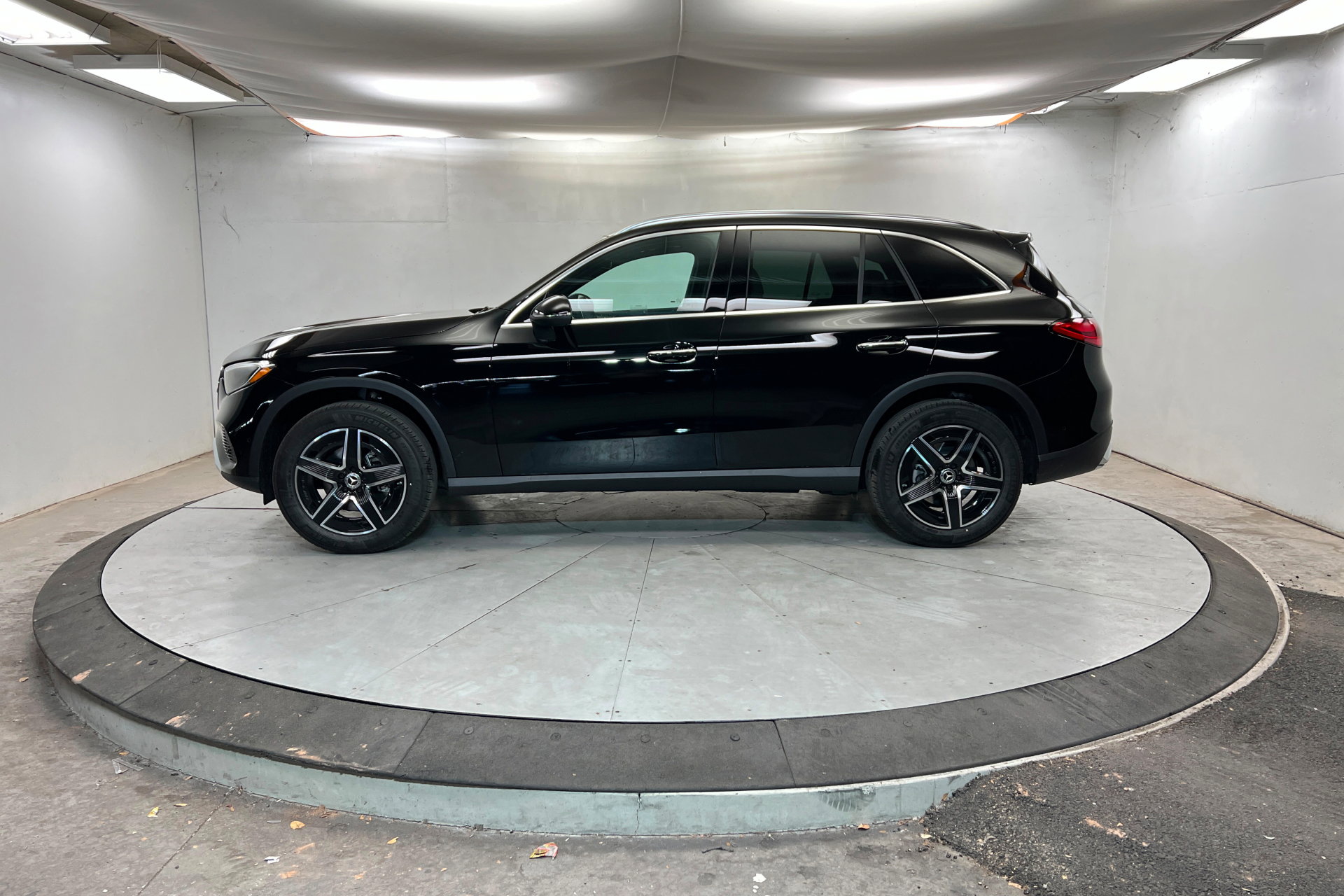 New 2026 Mercedes-Benz GLC 300 4MATIC image 2