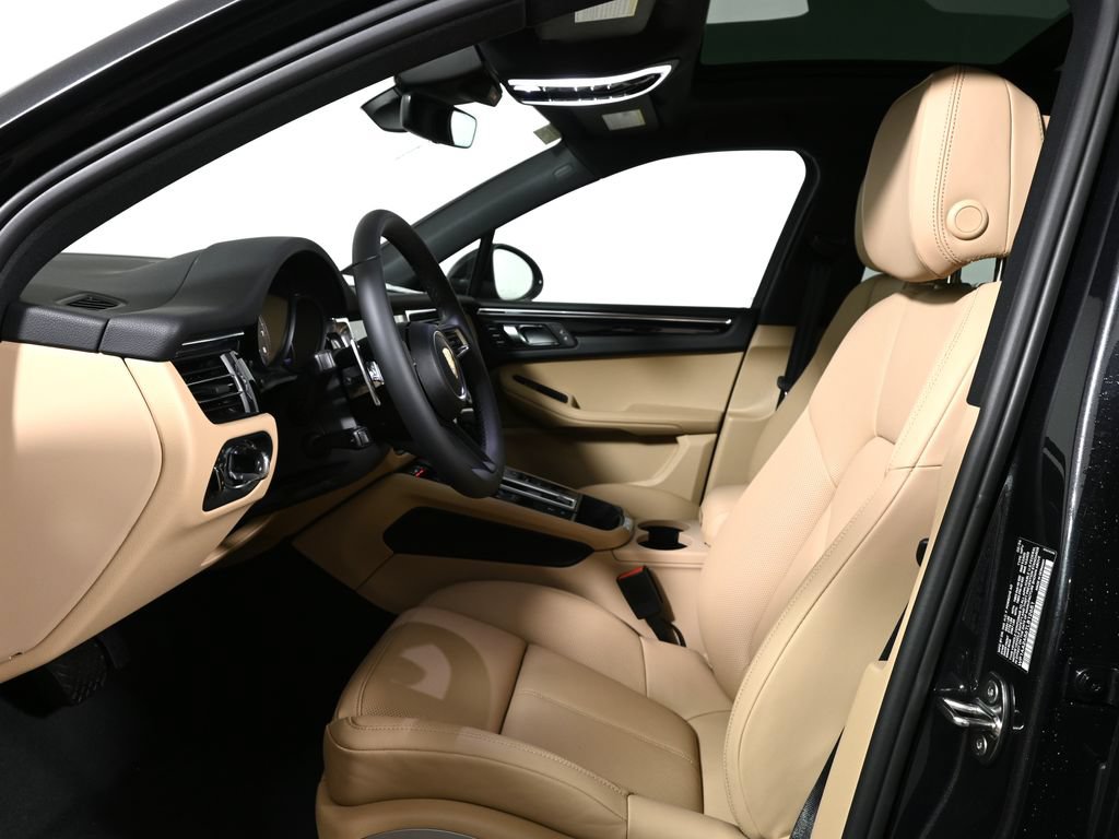 New 2026 Porsche Macan AWD/4WD image 5