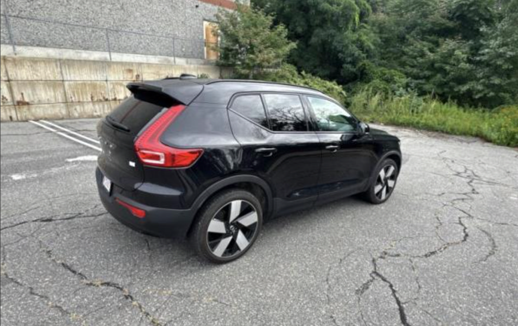 Used 2023 Volvo XC40 Recharge Ultimate w/ Protection Package Premier AWD/4WD image 10