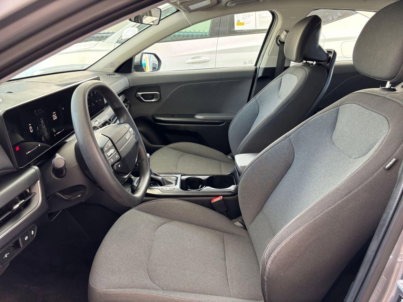 Used 2025 Kia K4 FWD image 28