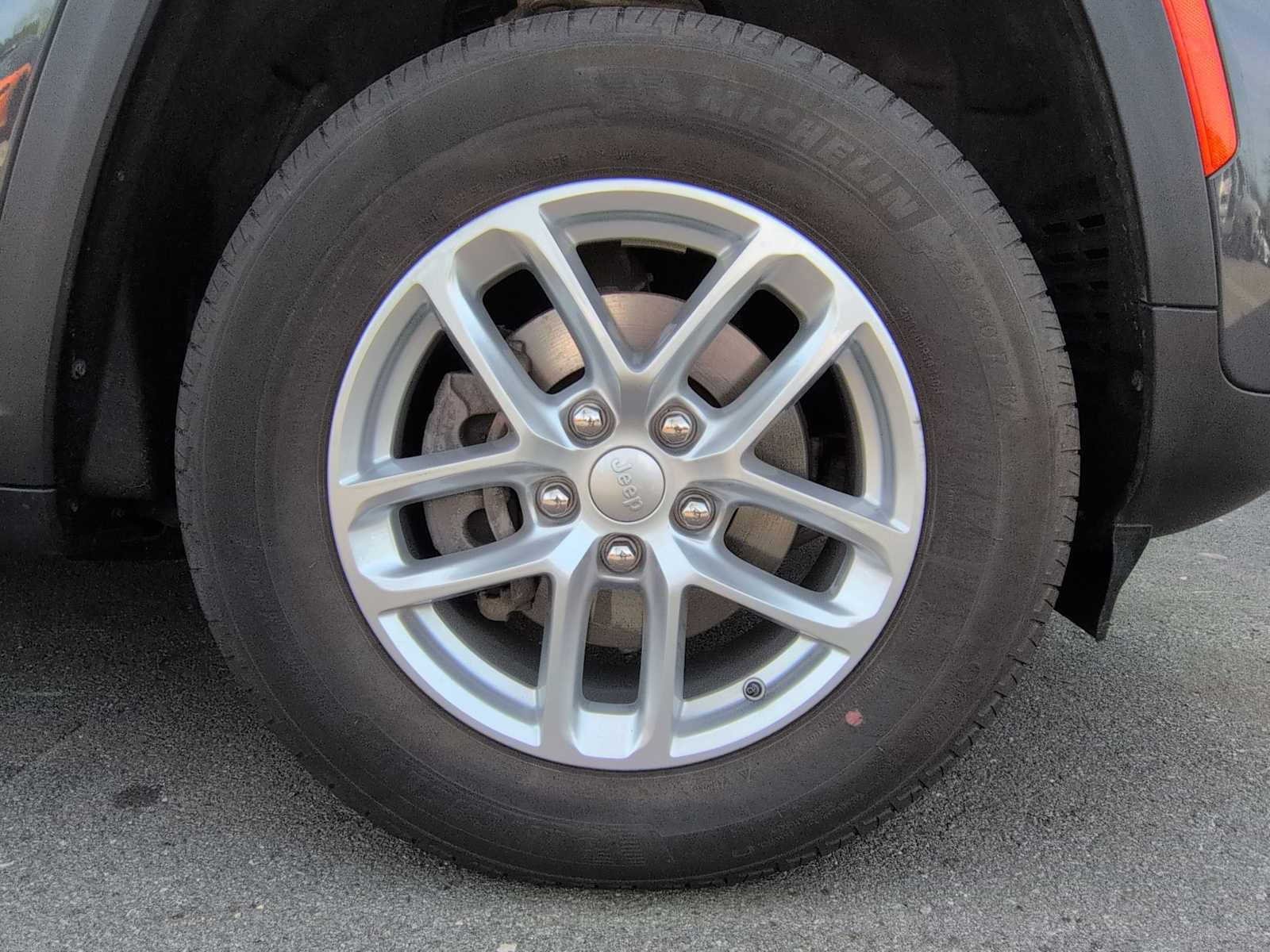 Used 2025 Jeep Grand Cherokee Laredo X AWD/4WD image 14