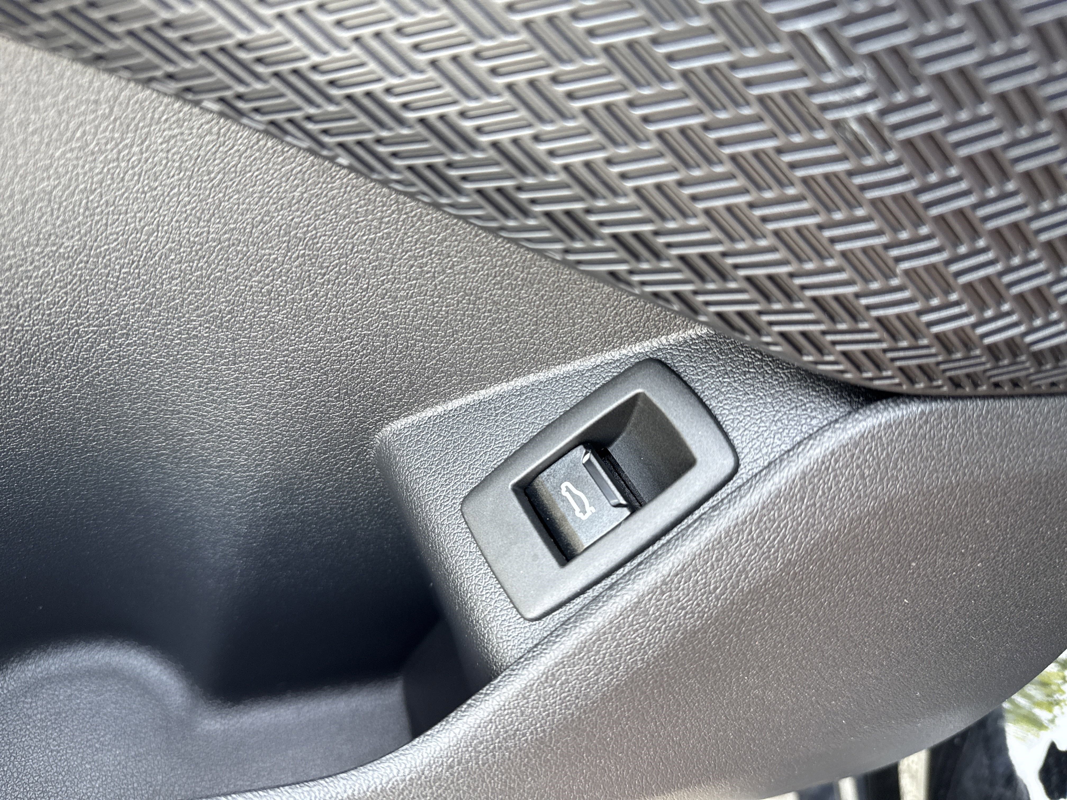 New 2025 BMW X1 xDrive28i w/ Convenience Package image 18