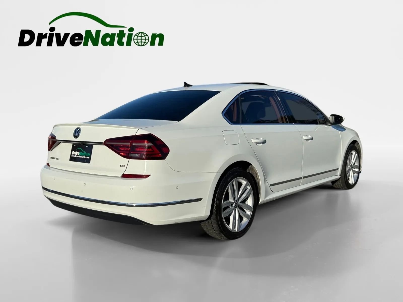 Used 2018 Volkswagen Passat 2.0T SEL Premium image 5