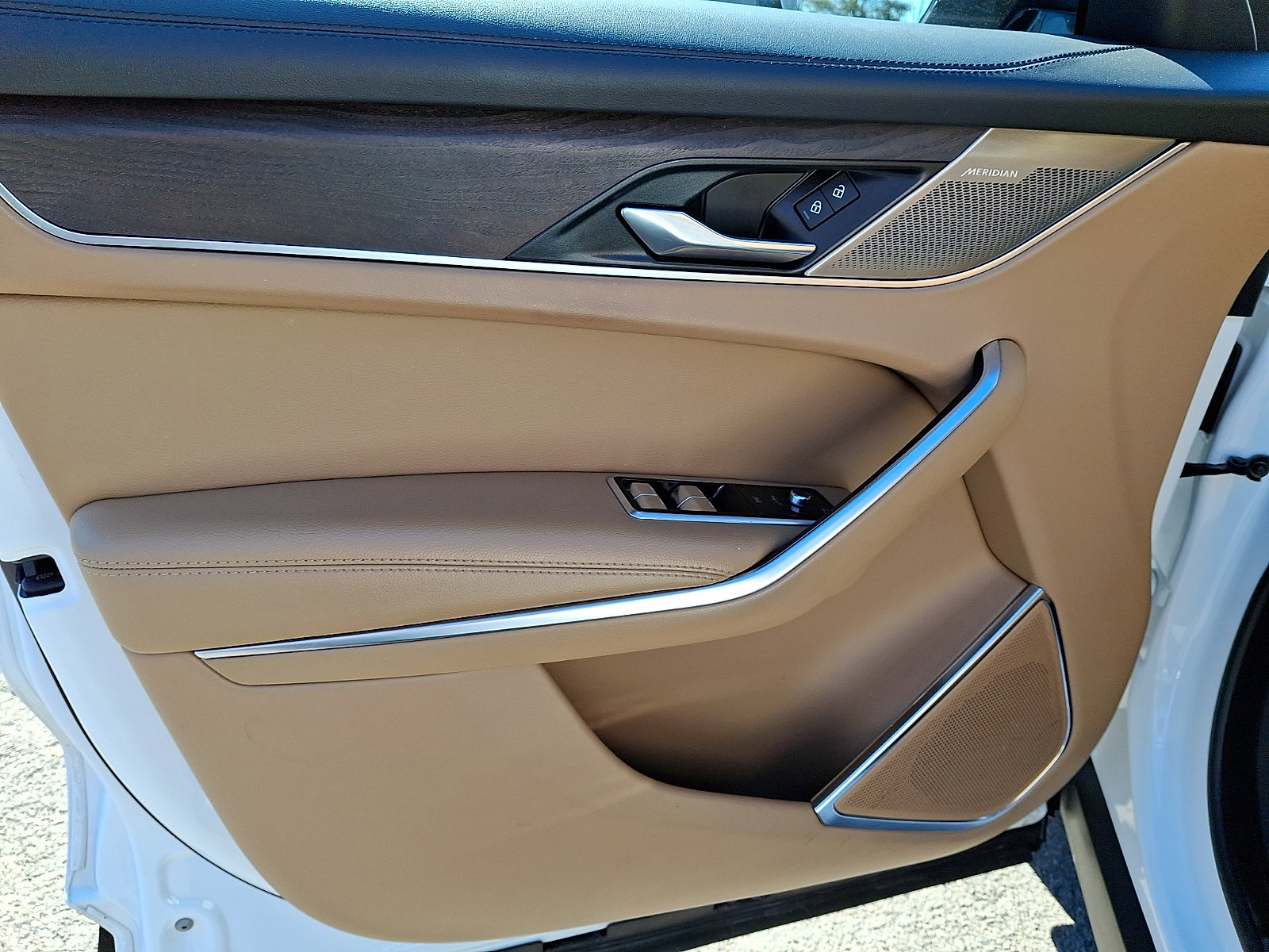 Used 2023 Jaguar F-PACE S image 13