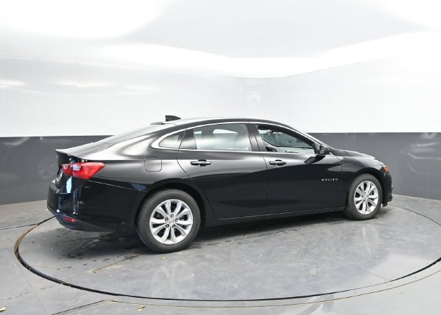 Used 2025 Chevrolet Malibu LT FWD image 2