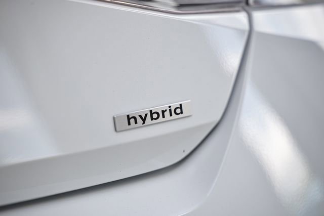 Certified 2025 Hyundai Elantra Limited FWD image 9