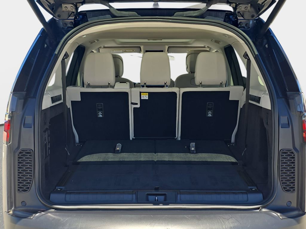 Certified 2025 Land Rover Discovery S image 12