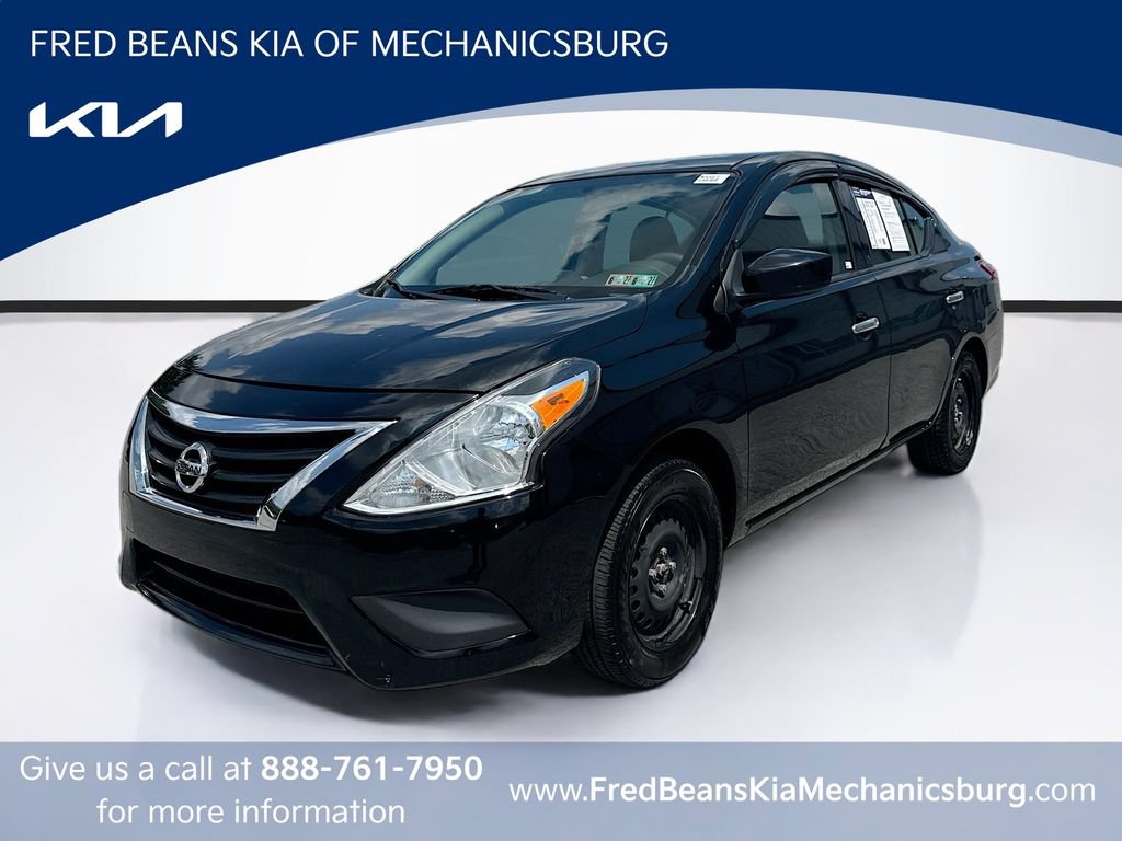 Used 2018 Nissan Versa SV FWD image 3