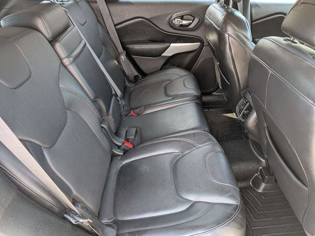 Used 2018 Jeep Cherokee Overland AWD/4WD image 29