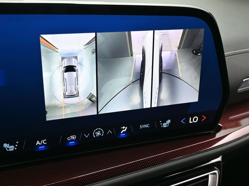 Used 2024 Chevrolet Traverse Z71 w/ Enhanced Driving Package image 30