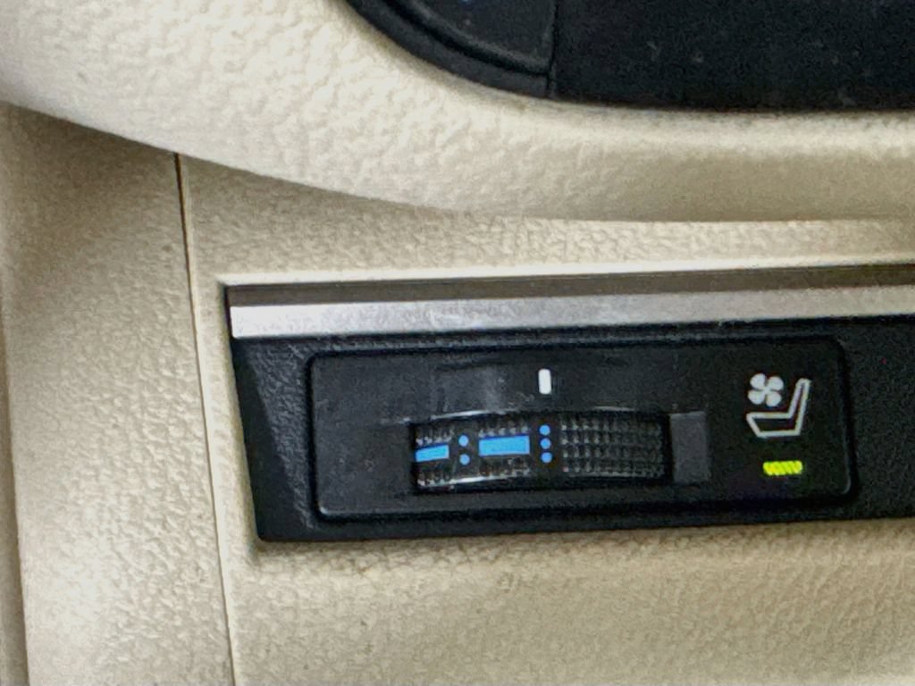 Used 2013 Lexus ES 350 w/ Luxury Pkg FWD image 26