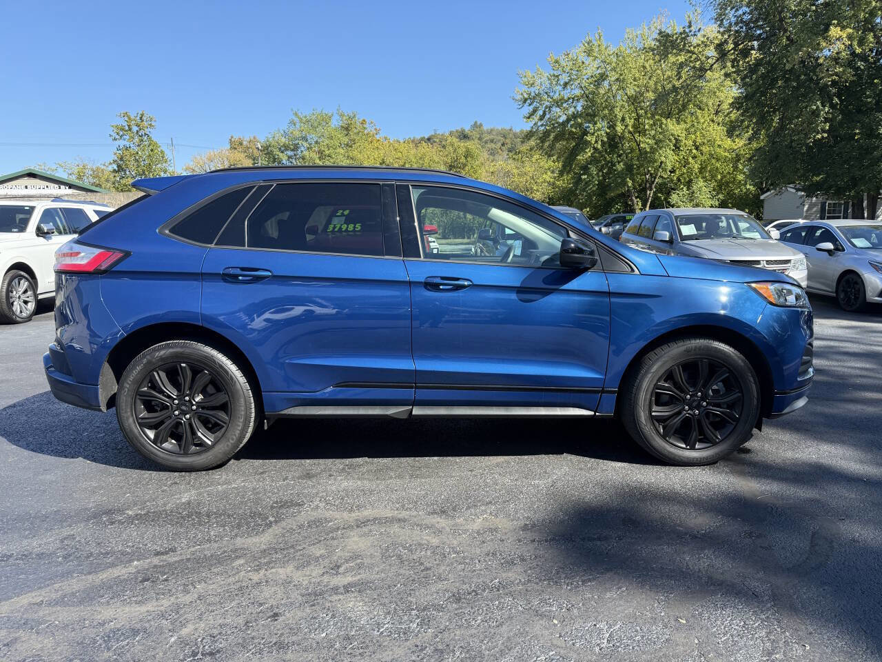 Used 2022 Ford Edge SE w/ Black Appearance Package image 2