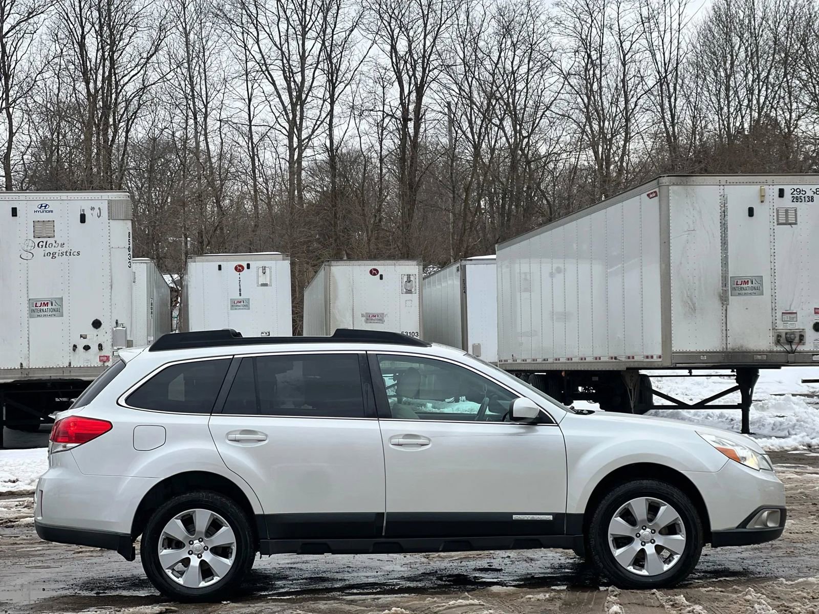 Used 2011 Subaru Outback 2.5i Premium image 7