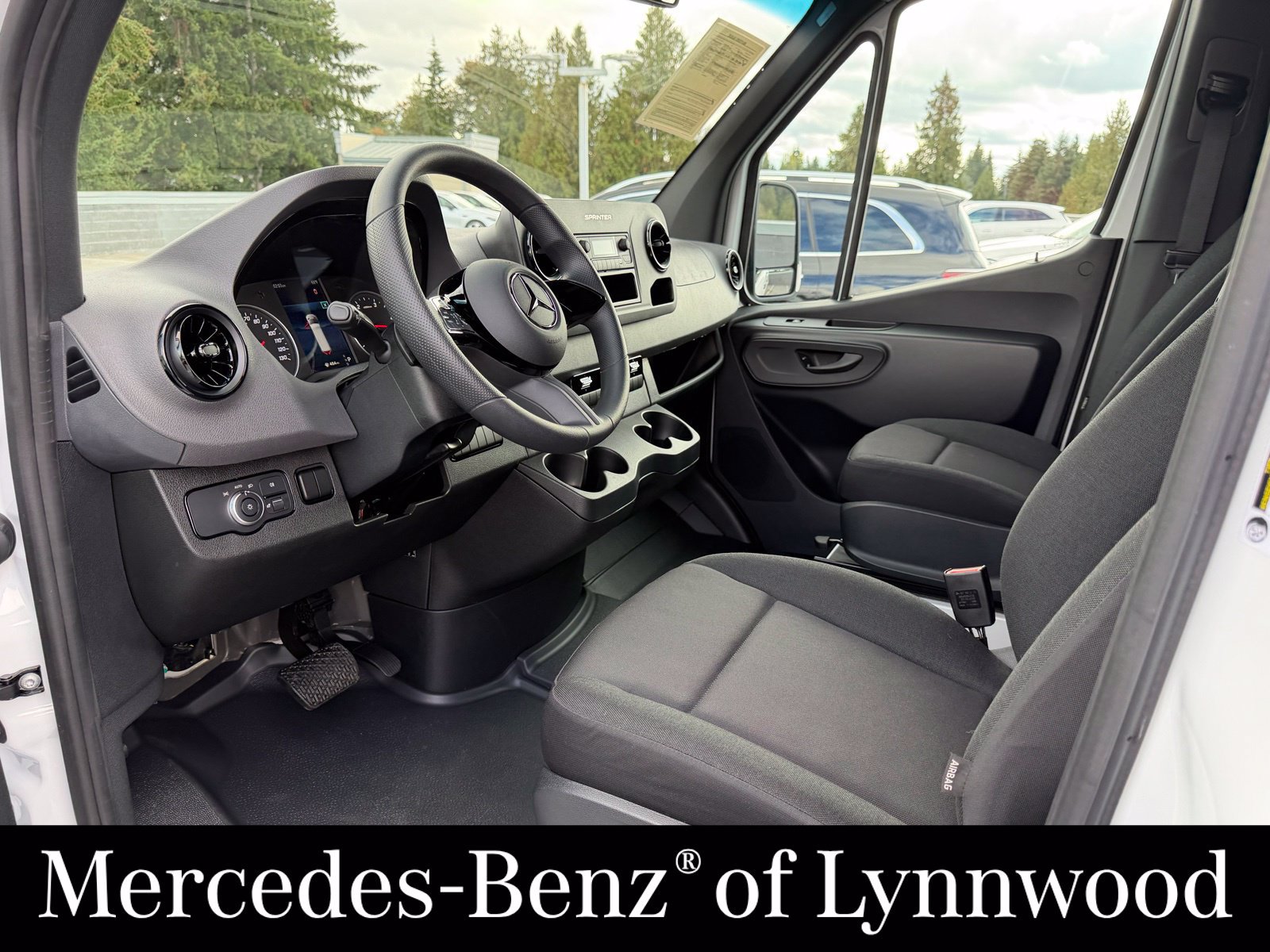 Used 2025 Mercedes-Benz Sprinter 2500 image 15
