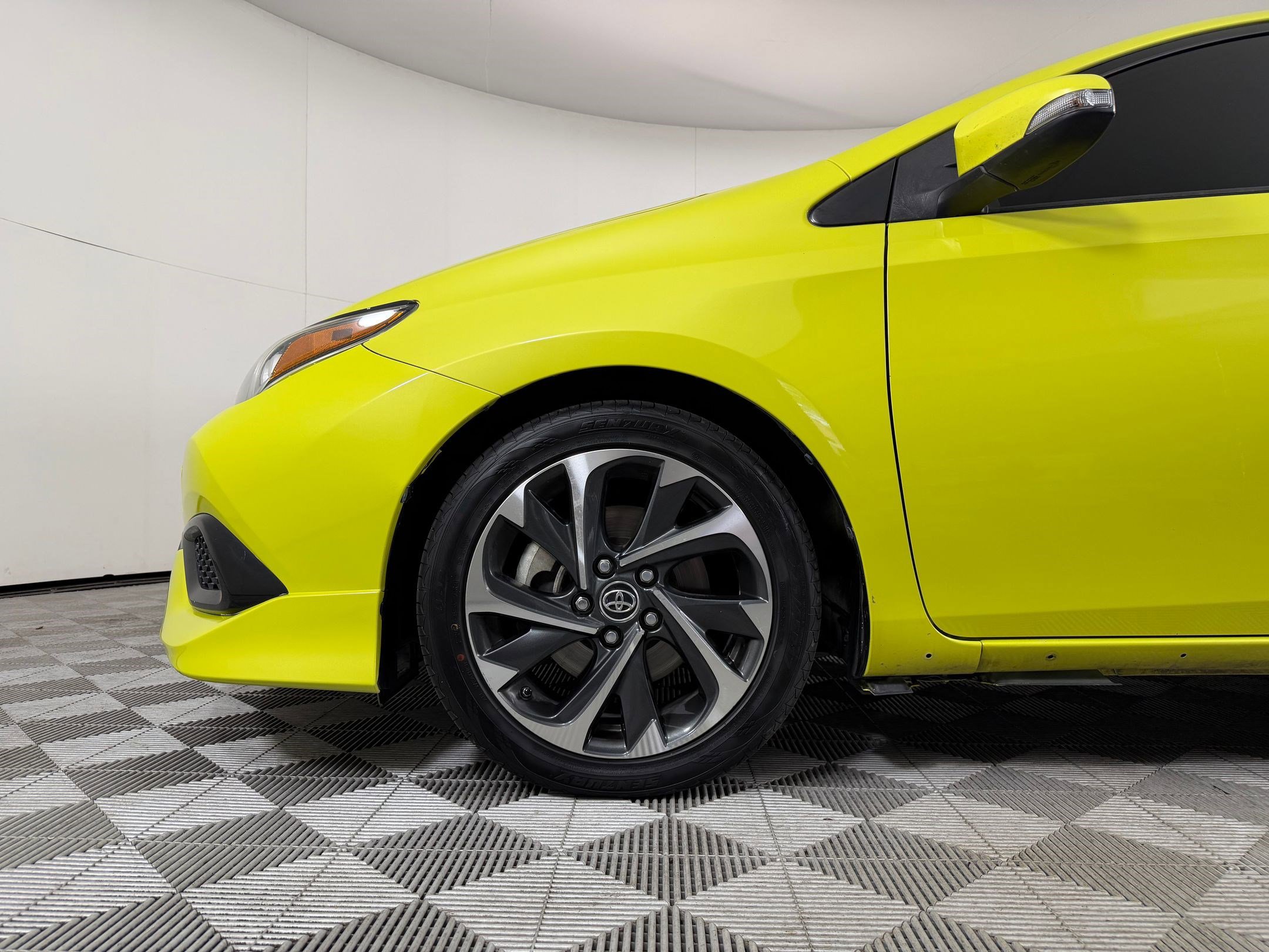 Used 2018 Toyota Corolla iM w/ Carpet Mat Package (TMS) FWD image 27