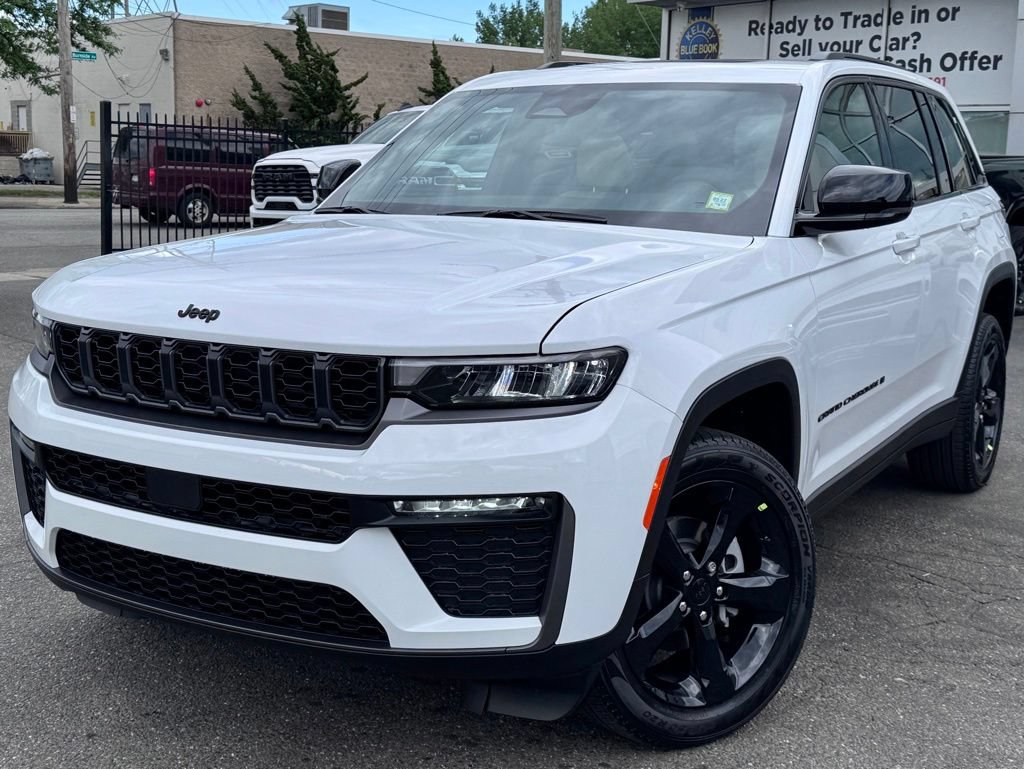 New 2026 Jeep Grand Cherokee Limited w/ Limited Altitude Package AWD/4WD image 3