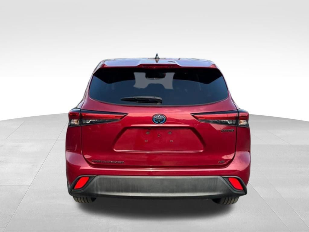 Used 2022 Toyota Highlander LE AWD/4WD image 6