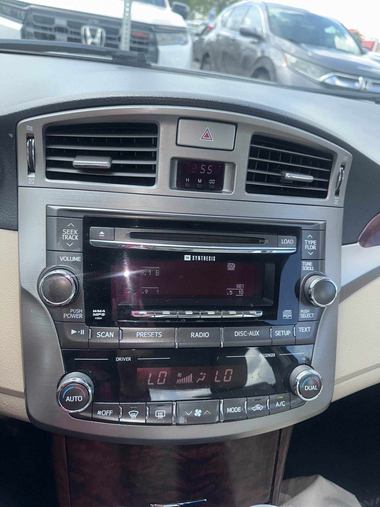 Used 2011 Toyota Avalon Limited FWD image 3