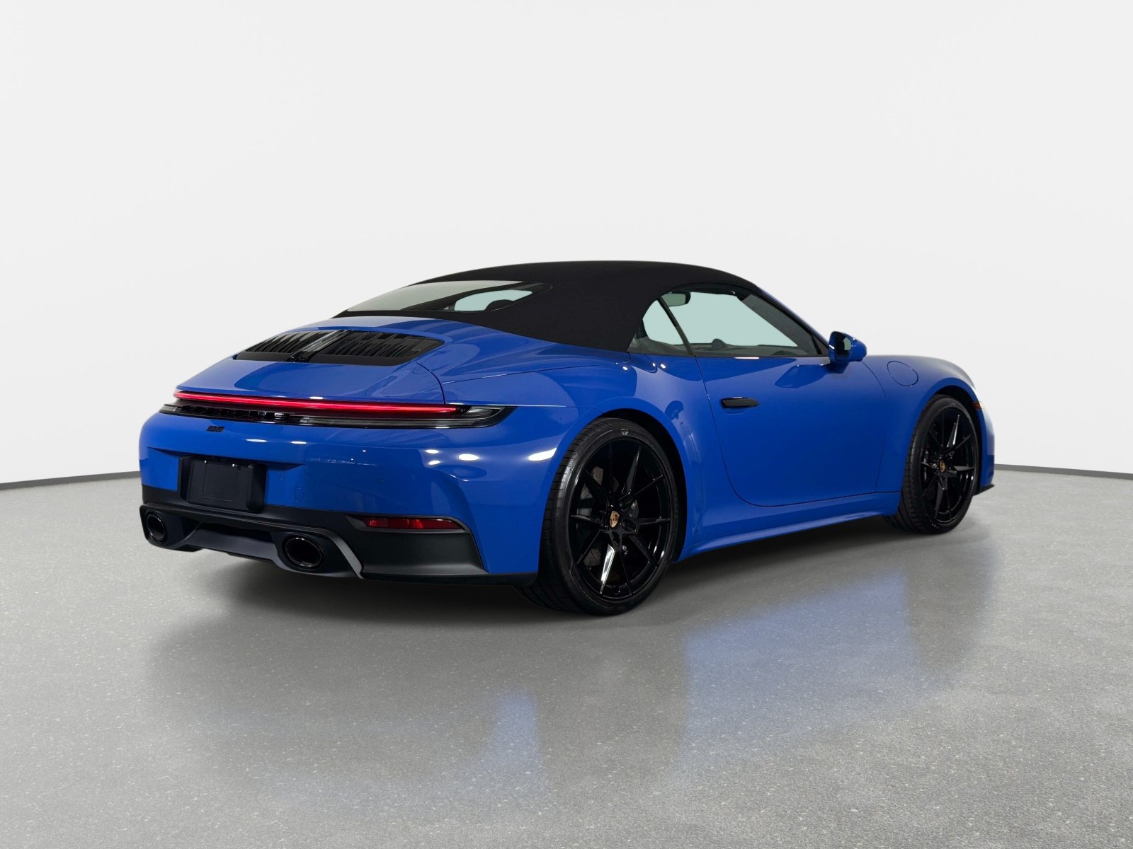 Used 2025 Porsche 911 Carrera RWD image 3