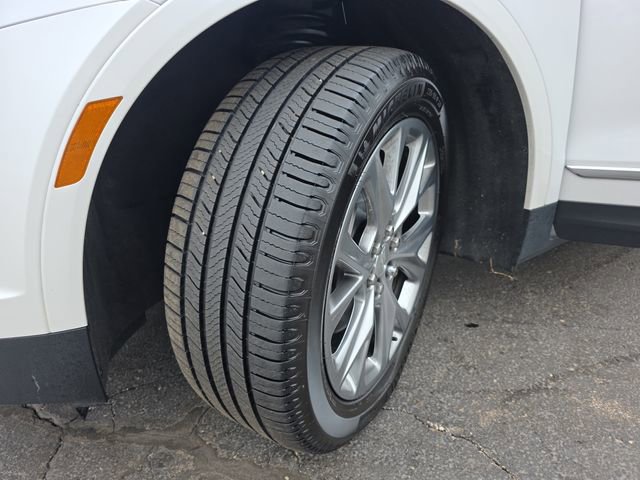 Used 2020 Cadillac XT5 Sportv w/ LPO, Floor Liner Package AWD/4WD image 33
