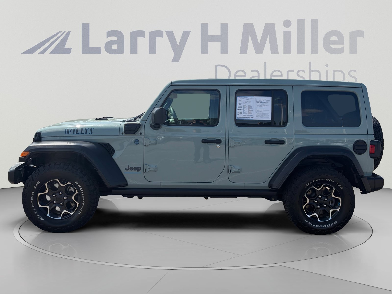 Used 2023 Jeep Wrangler Unlimited w/ Sun & Screen Package AWD/4WD image 3