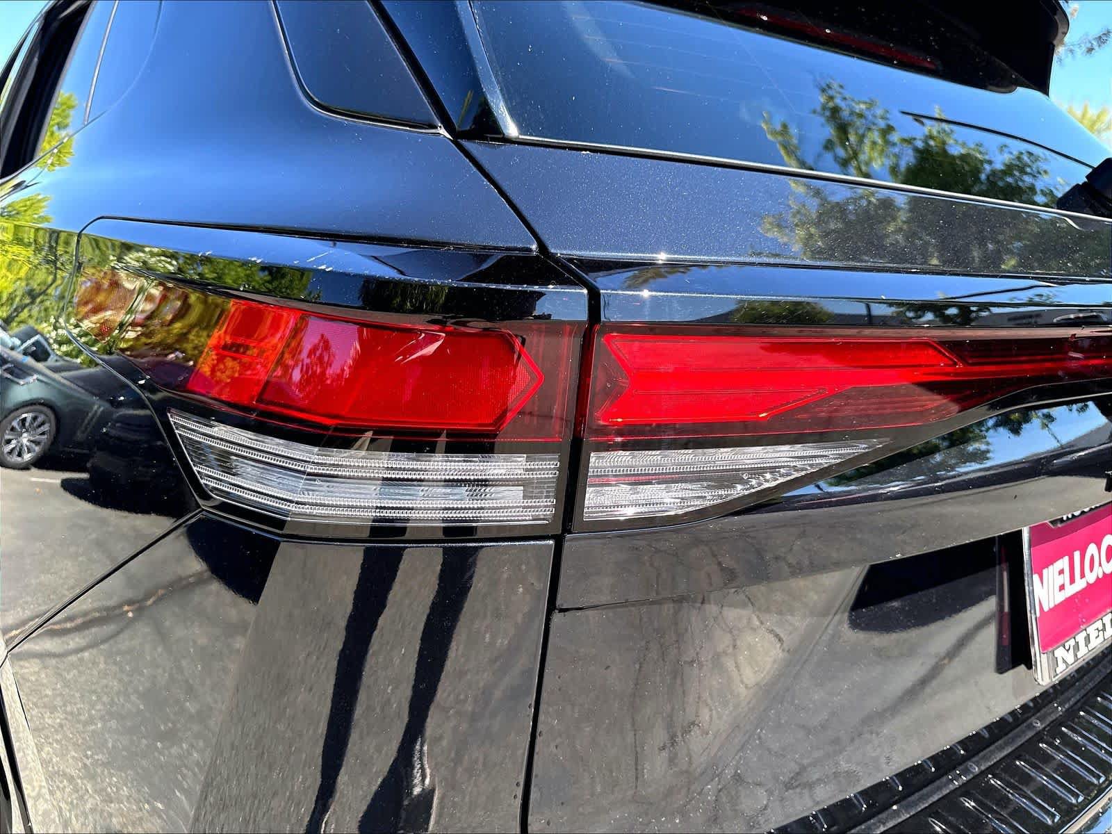 Used 2026 Volkswagen Tiguan SE R-Line AWD/4WD image 32