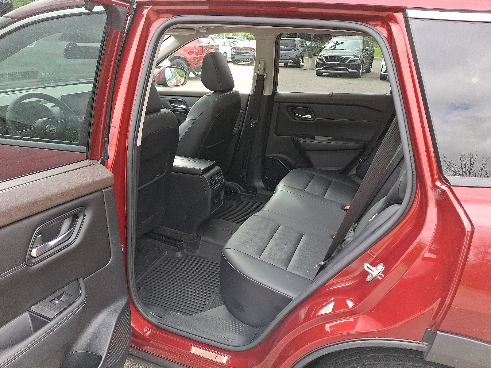Used 2022 Nissan Rogue SV w/ SV Premium Package image 10