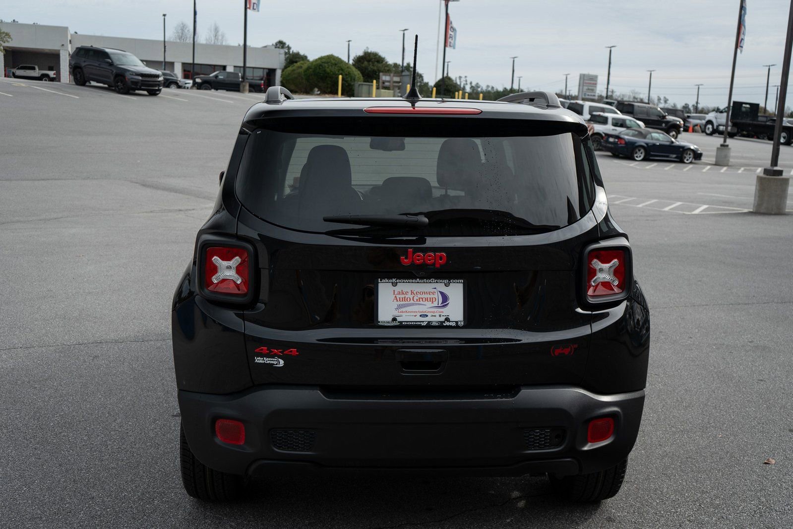 Used 2023 Jeep Renegade Latitude w/ Sun/Sound Group image 8