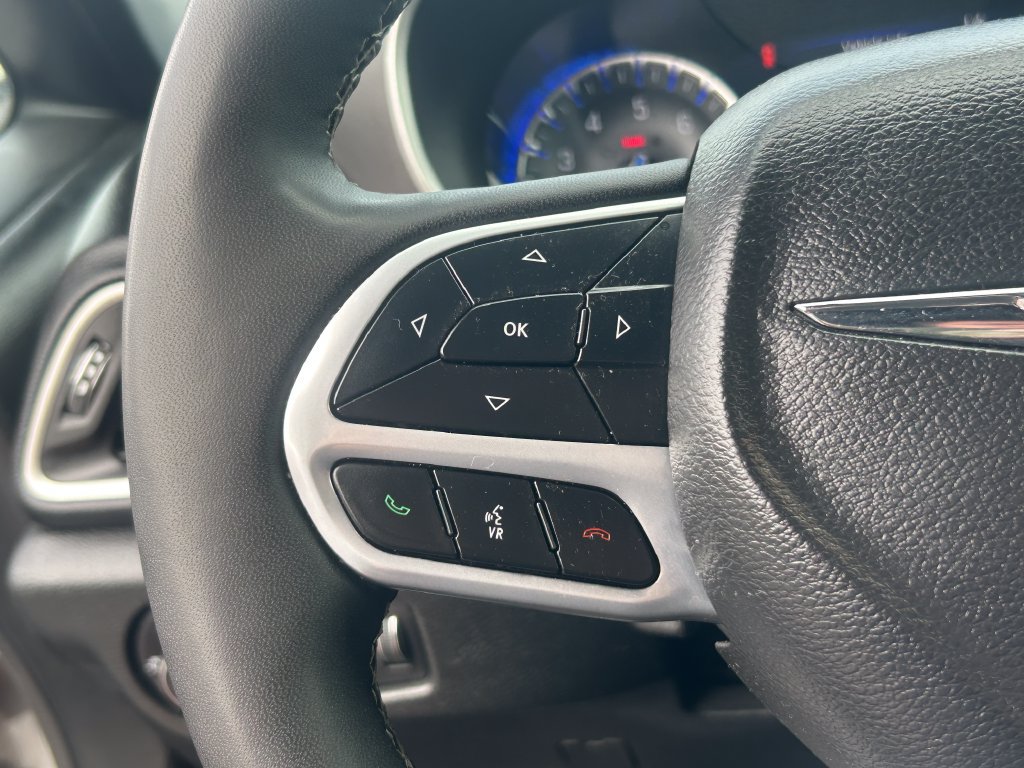 Used 2025 Chrysler Pacifica Select FWD image 19