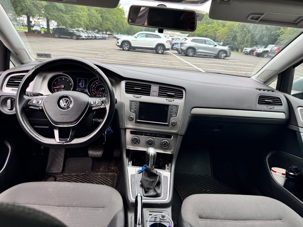 Used 2017 Volkswagen Golf SportWagen FWD image 20