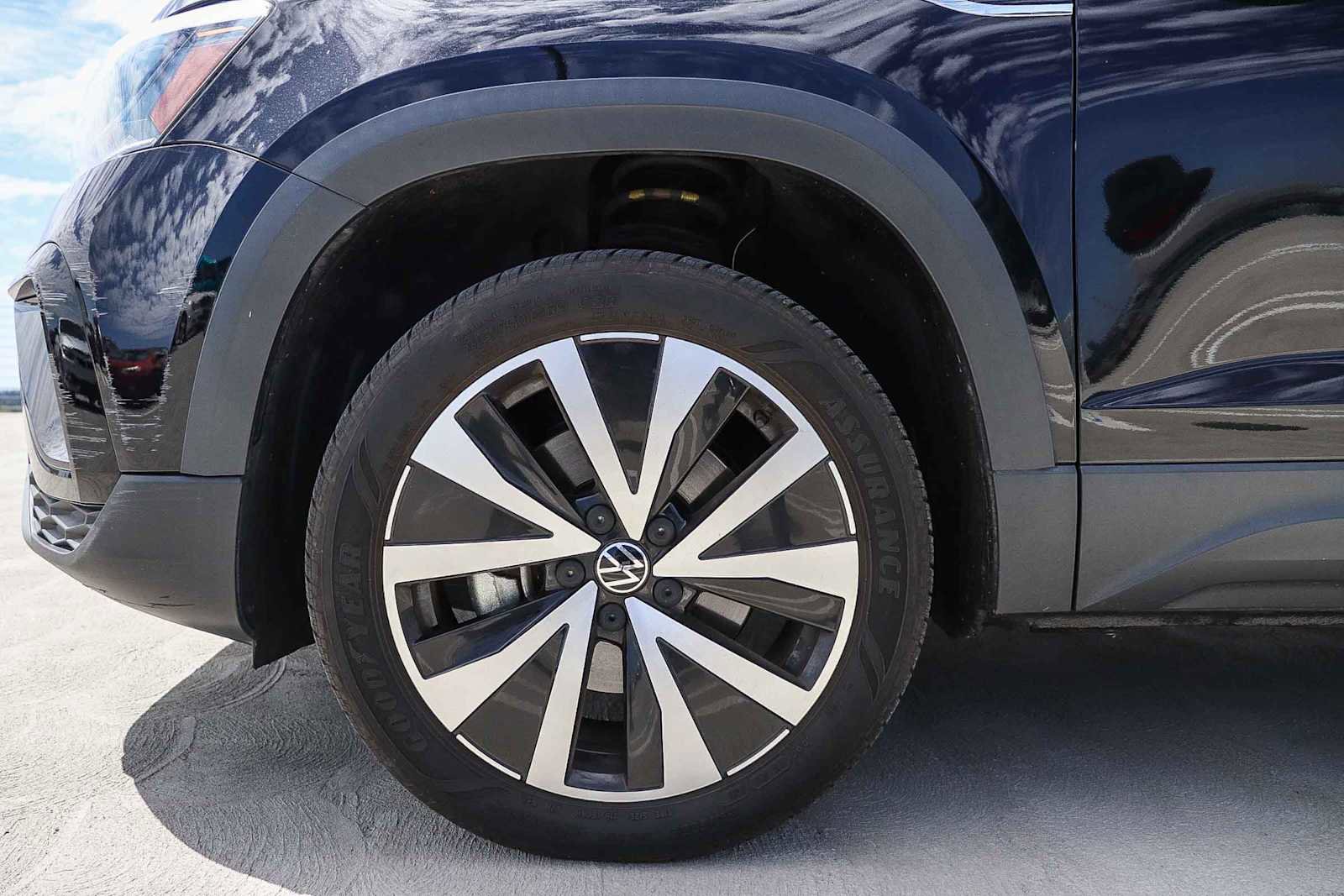 Certified 2022 Volkswagen Taos SE w/ Panoramic Sunroof Package FWD image 11