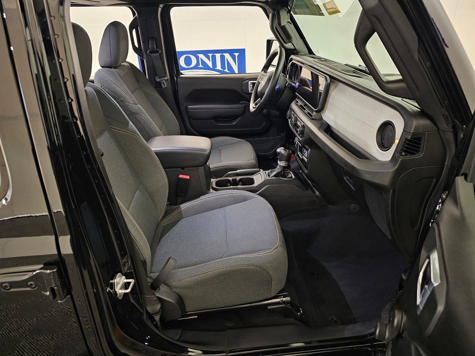 Used 2024 Jeep Gladiator Sport image 28