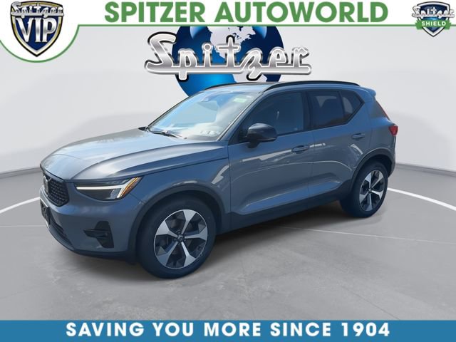 Used 2023 Volvo XC40 B5 Plus w/ Climate Package image 4