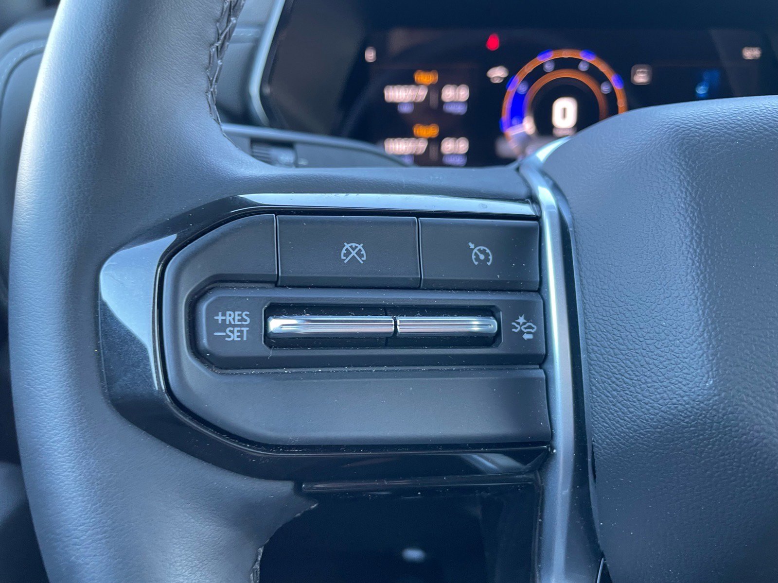 Used 2024 Chevrolet Colorado LT w/ LT Convenience Package III image 7