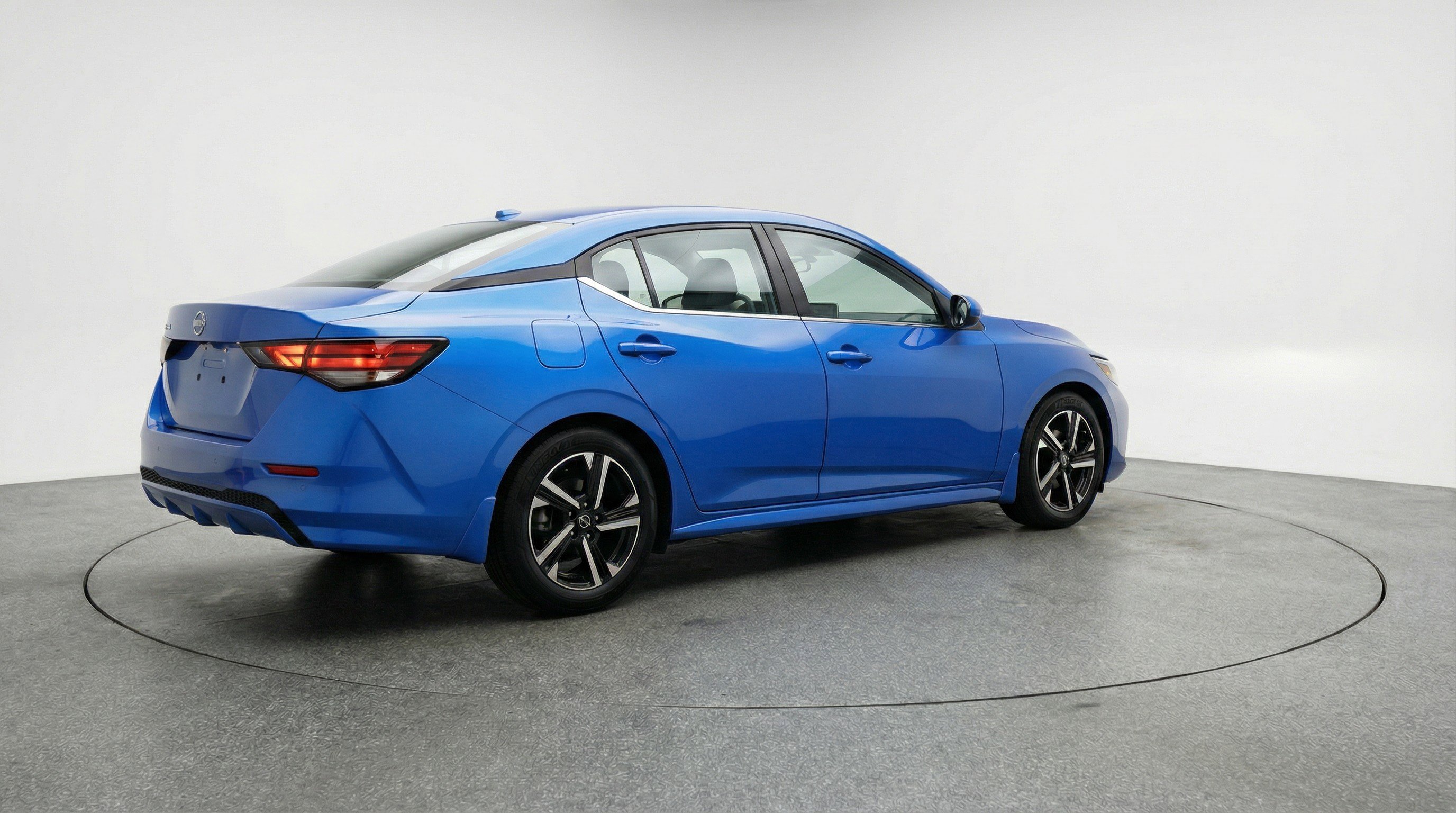 Used 2025 Nissan Sentra SV image 9