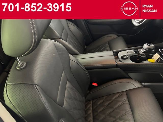 Certified 2025 Nissan Rogue Platinum w/ Tech Package image 30