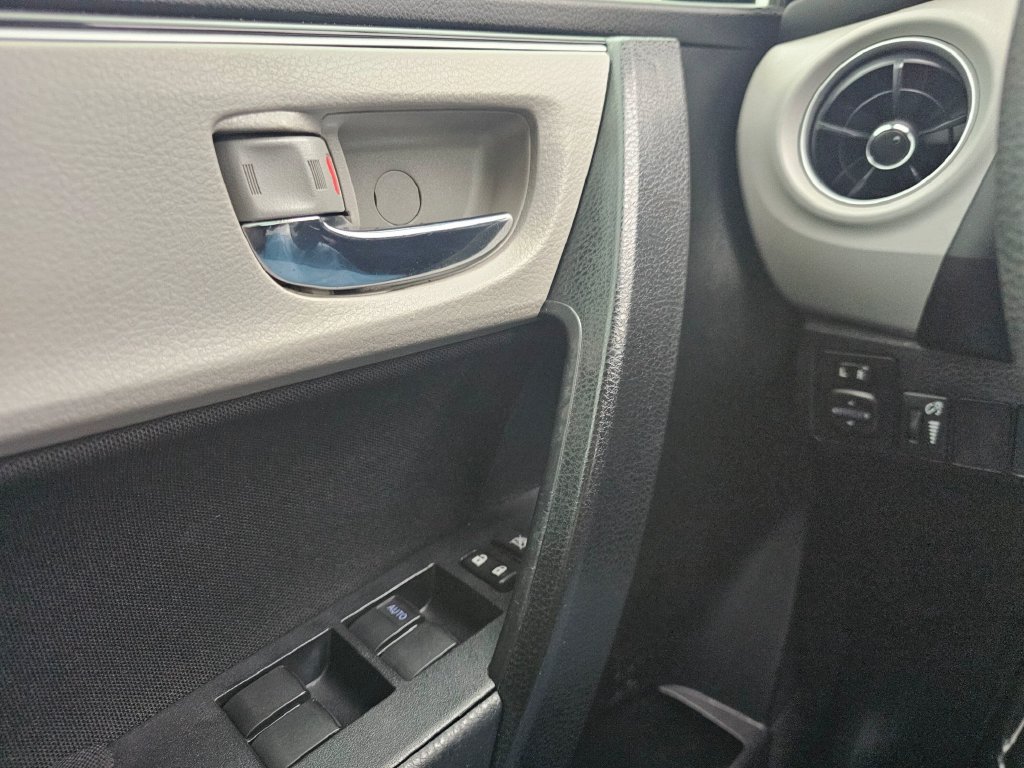 Used 2019 Toyota Corolla LE FWD image 33