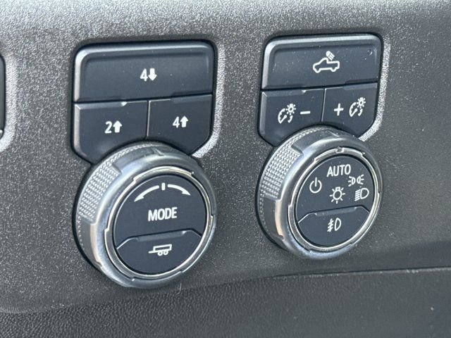 Used 2024 Chevrolet Silverado 2500 LT AWD/4WD image 16