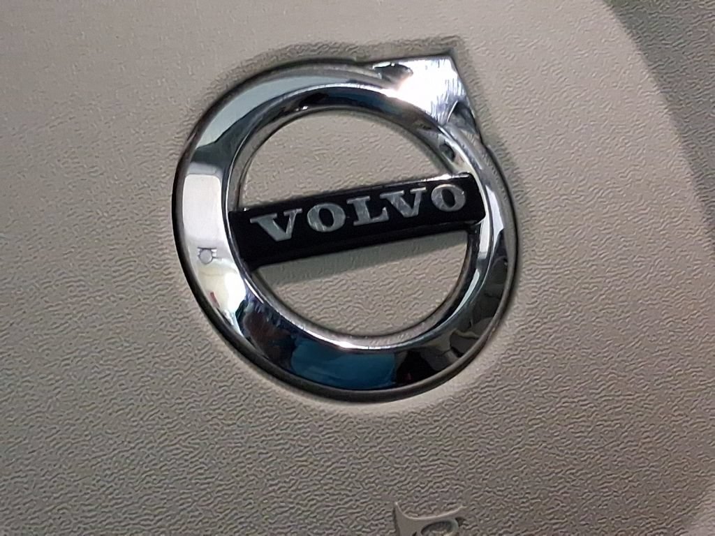 Certified 2025 Volvo XC90 B6 Plus w/ Protection Package Premier AWD/4WD image 39