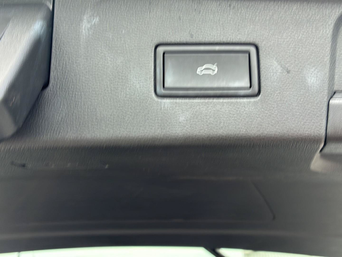 Used 2024 Volkswagen Atlas Peak Edition SE AWD/4WD image 22