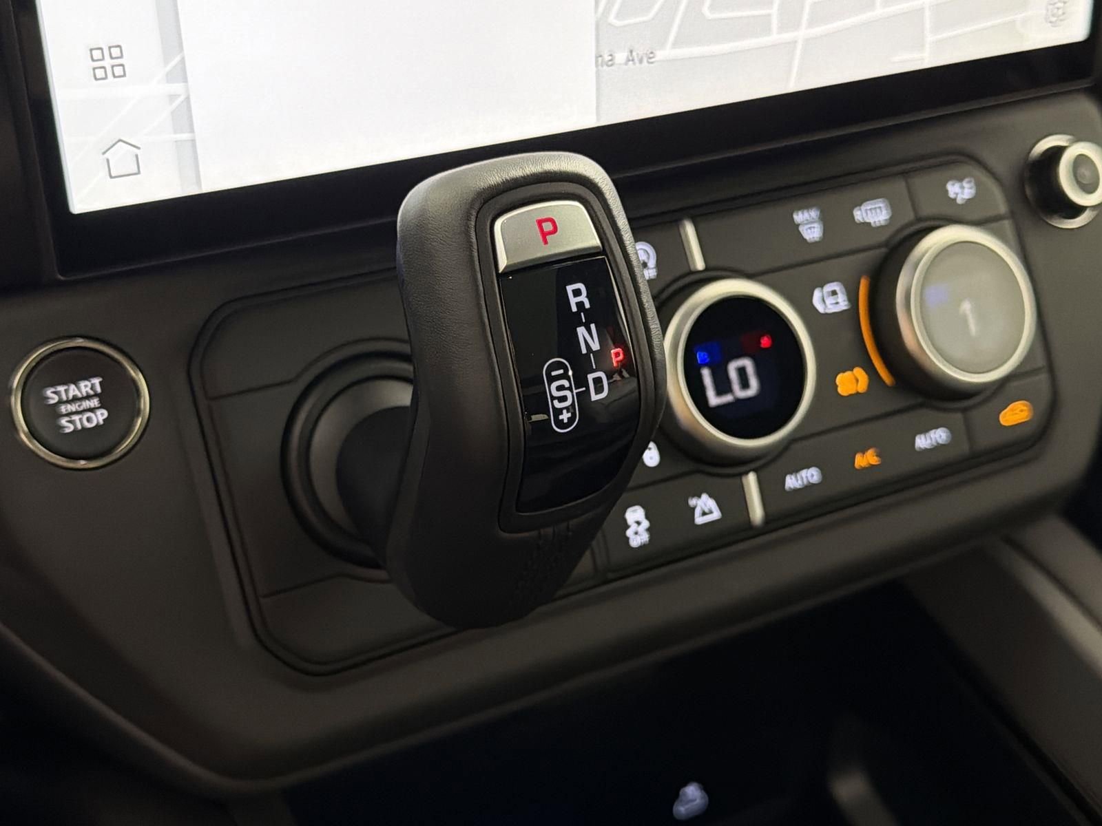 New 2026 Land Rover Defender 110 X-Dynamic SE image 15