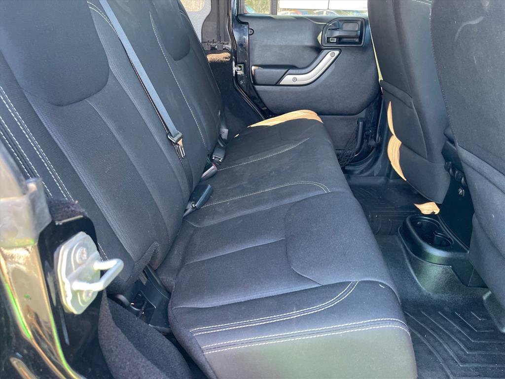 Used 2016 Jeep Wrangler Unlimited Sahara image 18